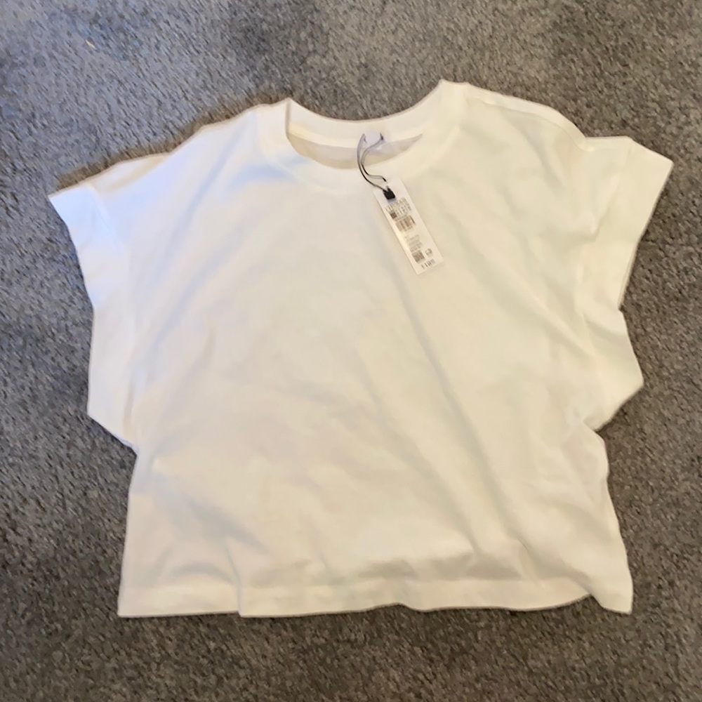 White tee with trendy sleeves